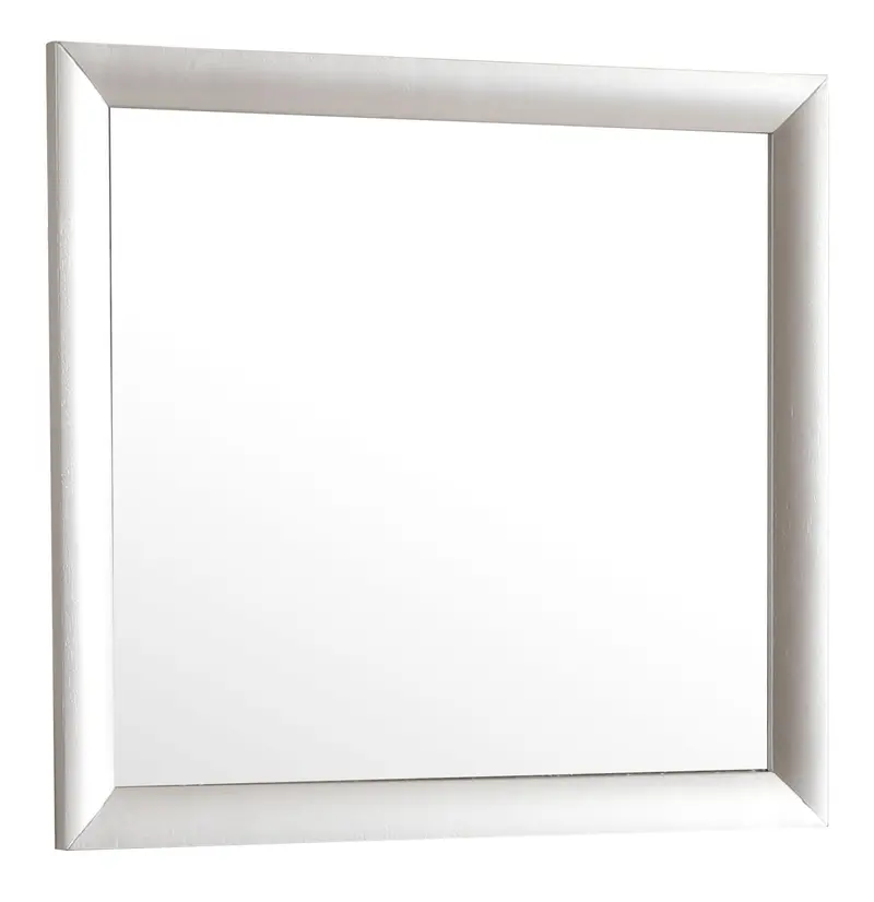 Contemporary Wall Mirror with Clean, Modern Aesthetic