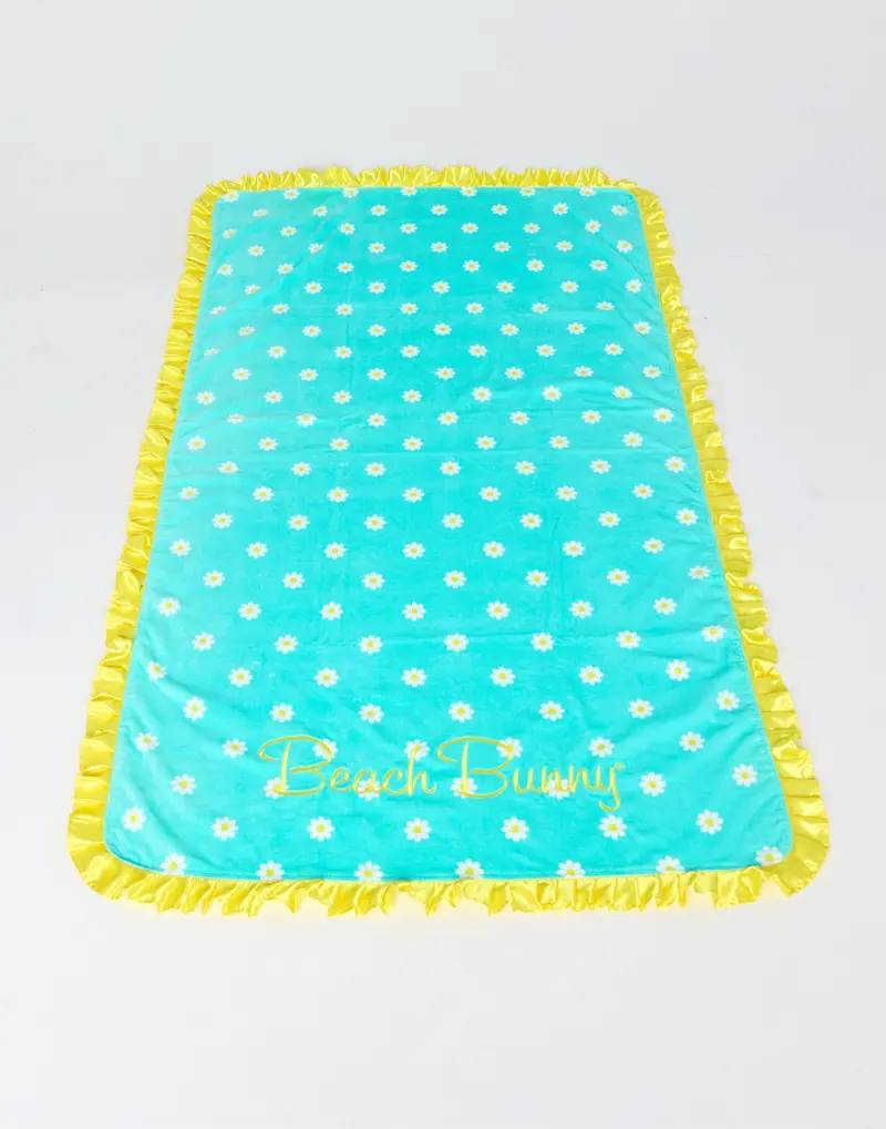 Daisy Dot Pattern Beach Towel – Playful Print