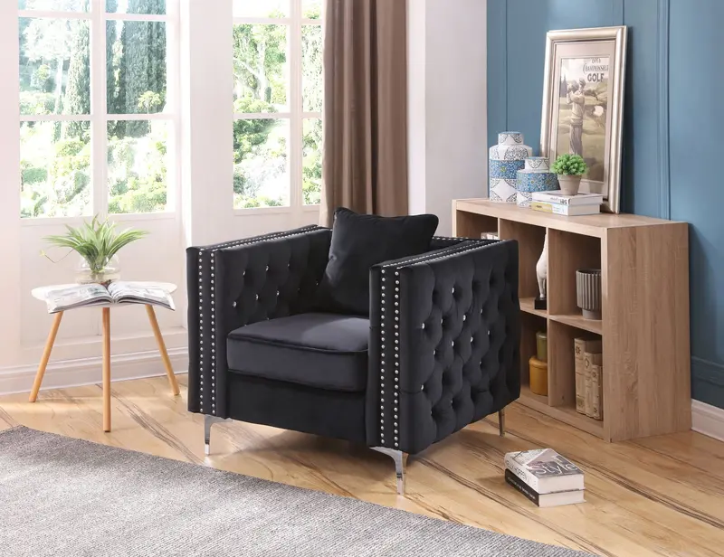Tufted Upholstered Chair – Classic Detailing & Premium Cushioning